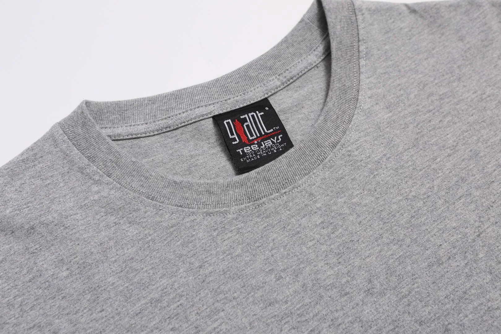 SAINT Michael chest SAINT gray retro distressed casual loose cotton short-sleeved T-shirt top with digital white ink direct printing, the fabric is breathable and the pattern is three-dimensional and clear. Fabric: Double yarn 240g Style number: S992 Size: S-M-L-XL Color: Gray Price: P110